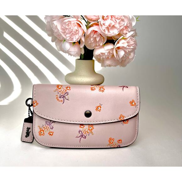 Coach 1941 Floral Bow Print Wristlet in Ice Pink - Picture 1 of 8